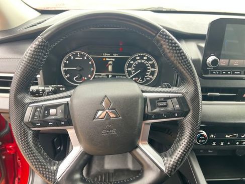 Used 2023 Mitsubishi Outlander SE image 13