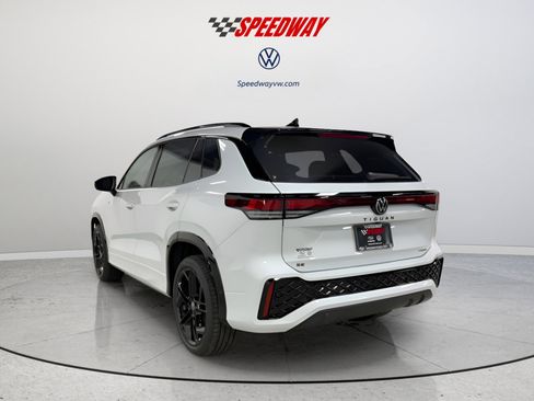New 2026 Volkswagen Tiguan SE R-Line image 5