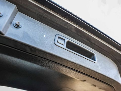 Certified 2023 Toyota Highlander LE image 28