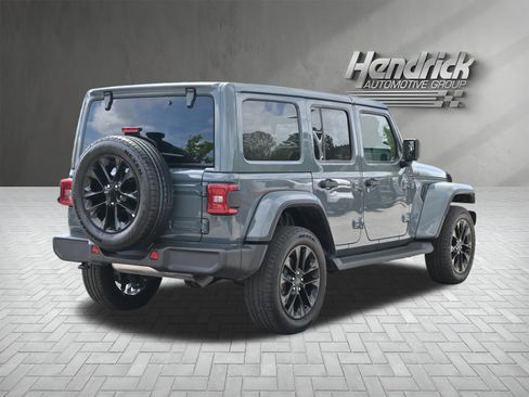 Used 2025 Jeep Wrangler Sahara image 10