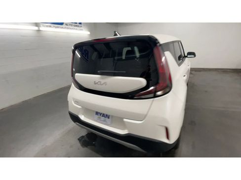 Used 2023 Kia Soul LX w/ LX Technology Package image 8
