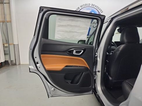 New 2025 Jeep Compass Limited w/ Elite Group AWD/4WD image 23