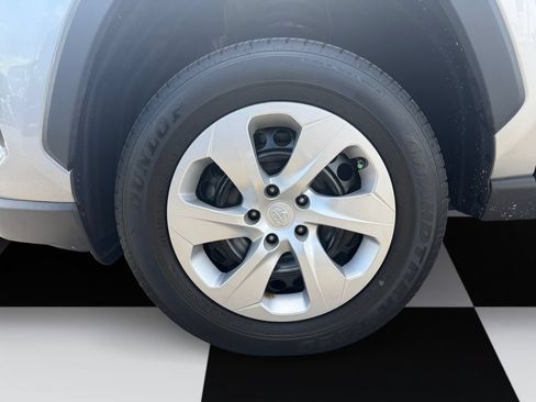 Used 2022 Toyota RAV4 LE FWD image 14