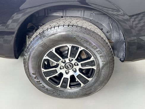 Used 2024 Nissan Titan SV w/ SV Convenience Package RWD image 33