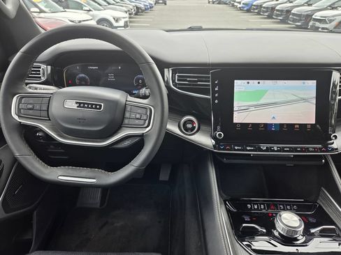Used 2023 Jeep Wagoneer Series III w/ Preferred Equipment Group AWD/4WD image 13