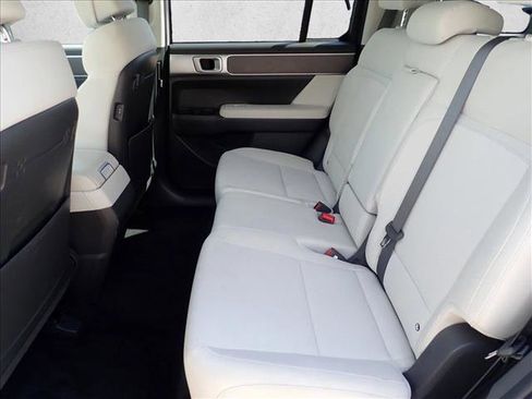 Used 2025 Hyundai Santa Fe SE image 10