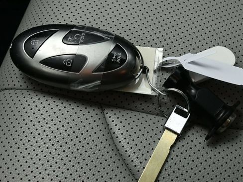 Used 2024 Hyundai Elantra Limited FWD image 29