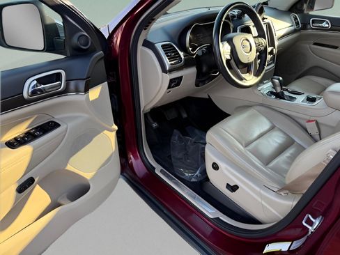 Used 2017 Jeep Grand Cherokee Limited image 17