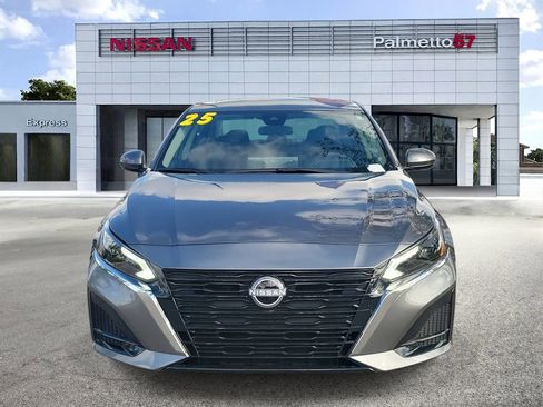 Used 2025 Nissan Altima 2.5 SV w/ SV Special Edition Package FWD image 2