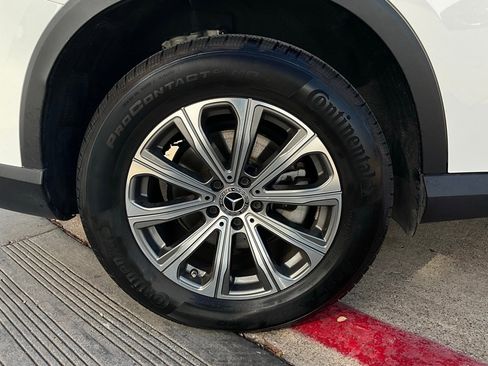 Used 2024 Mercedes-Benz GLC 300 4MATIC image 9