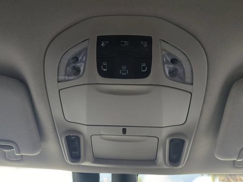 Used 2019 Chrysler Pacifica Limited w/ Advanced Safetytec Group FWD image 25