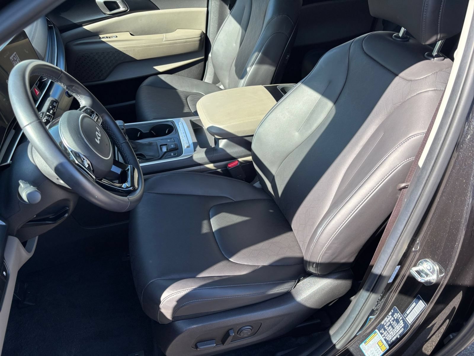Used 2026 Kia Carnival FWD image 38
