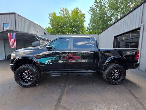 Used 2019 RAM 1500 Laramie w/ Sport Appearance Package AWD/4WD image 9
