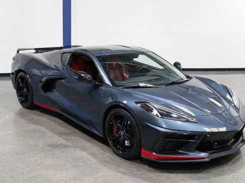 Used 2021 Chevrolet Corvette Stingray Coupe w/ Z51 Performance Package RWD image 5