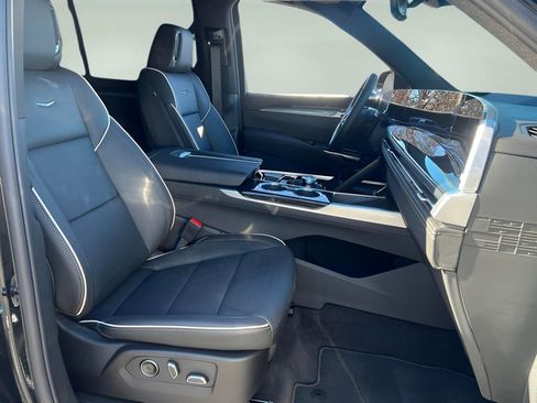 Certified 2026 Cadillac Escalade ESV Luxury image 20