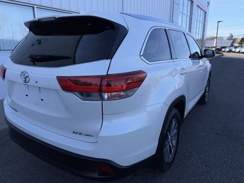 Used 2019 Toyota Highlander XLE image 4