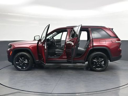 Used 2024 Jeep Grand Cherokee Altitude AWD/4WD image 37