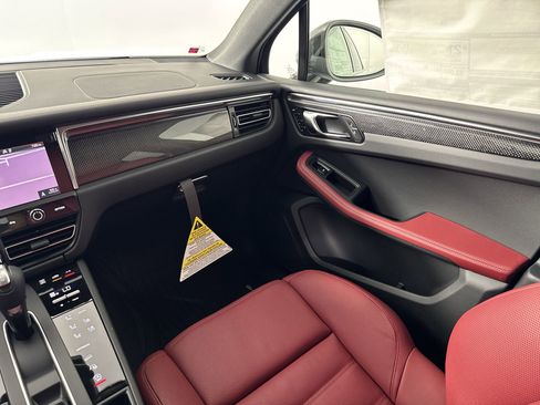 Certified 2025 Porsche Macan Turbo image 27