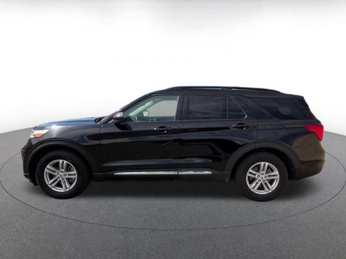 Used 2024 Ford Explorer XLT w/ Equipment Group 202A RWD image 9