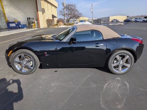 Used 2007 Pontiac Solstice Convertible w/ Premium Package RWD image 8