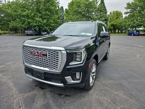 Used 2021 GMC Yukon Denali w/ Denali Premium Package AWD/4WD image 2