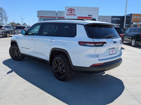 New 2026 Jeep Grand Cherokee L 2WD image 5