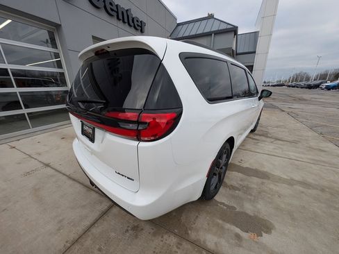 New 2026 Chrysler Pacifica Limited w/ S Appearance Package image 6