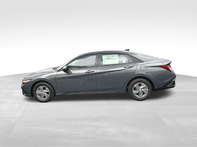 Used 2026 Hyundai Elantra SE FWD image 6
