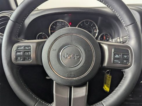 Used 2018 Jeep Wrangler Unlimited Sahara image 14