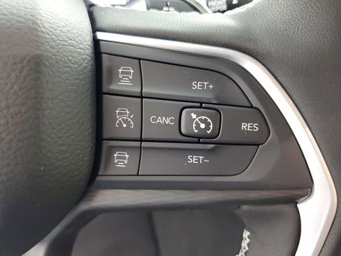 New 2025 Jeep Grand Cherokee Altitude image 25