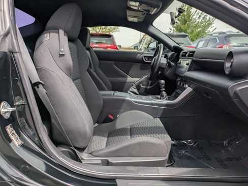 Used 2023 Toyota GR86 w/ ALL Weather Mat Package (TMS) RWD image 29