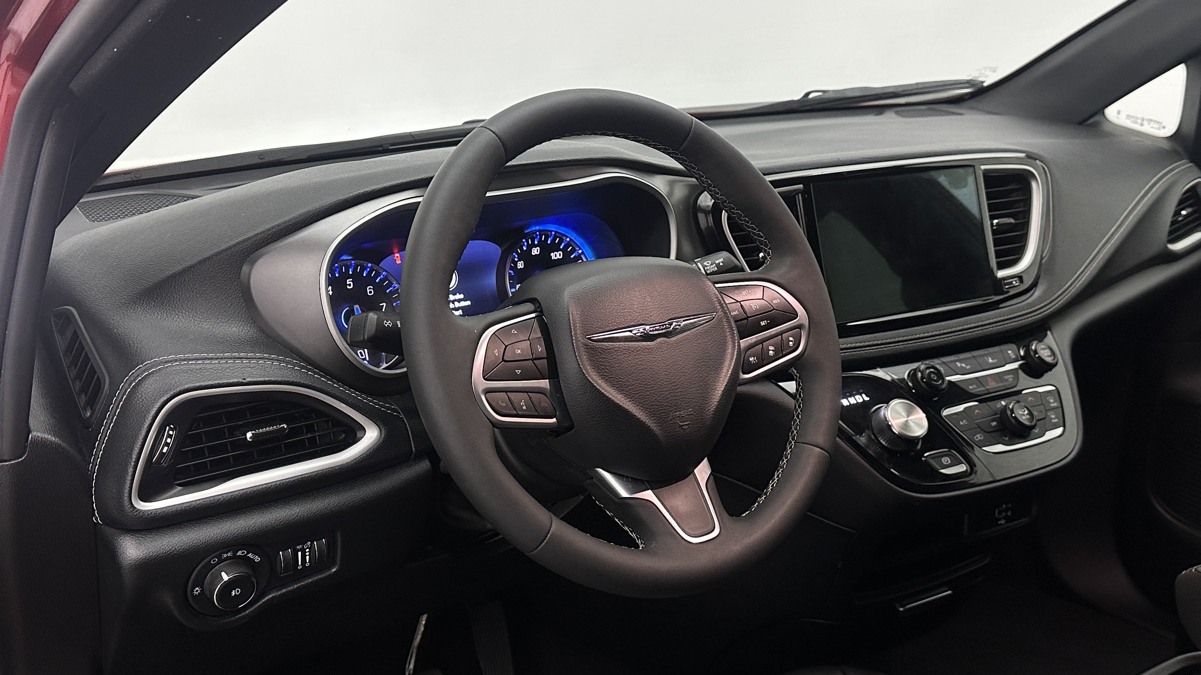 Used 2026 Chrysler Pacifica Select FWD image 8