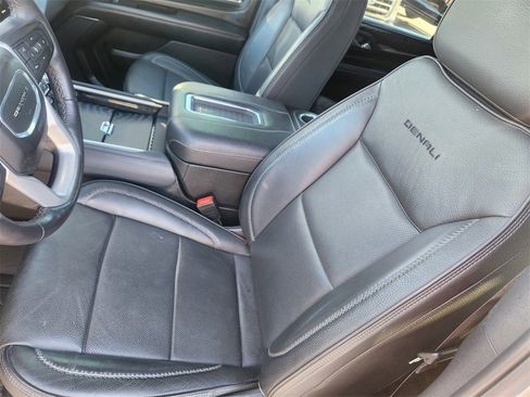 Used 2024 GMC Yukon XL Denali w/ Advanced Technology Package image 8