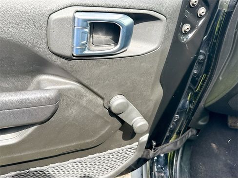 Used 2022 Jeep Gladiator Sport image 19