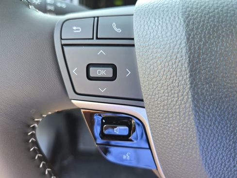 Used 2025 Toyota Camry SE image 18