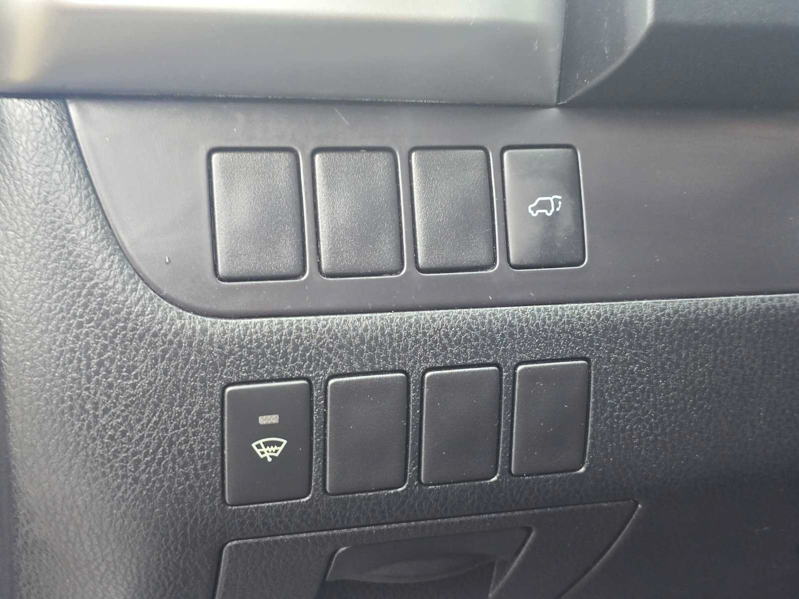Used 2016 Toyota Highlander XLE AWD/4WD image 25