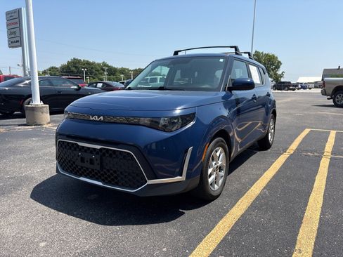 Used 2025 Kia Soul LX w/ LX Technology Package FWD image 1