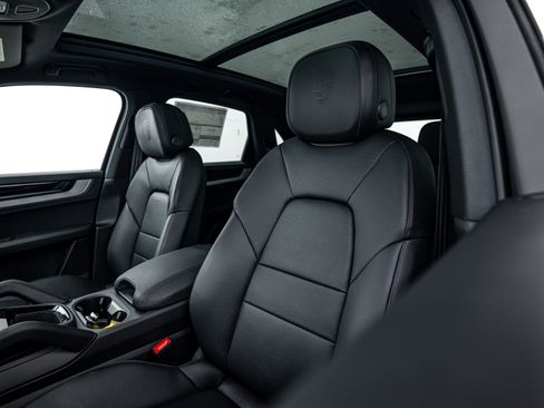 Certified 2026 Porsche Cayenne AWD/4WD image 20