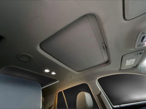 Used 2020 Chevrolet Traverse LT w/ LT Premium Package image 30