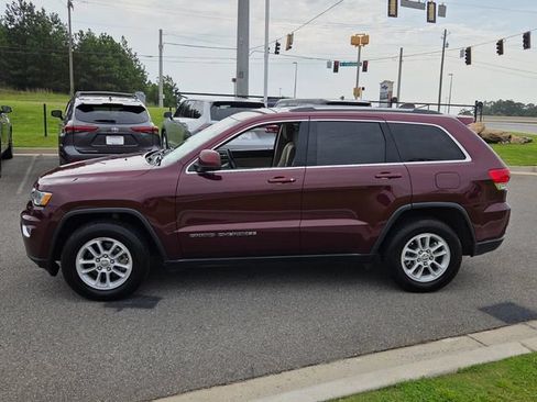 Used 2019 Jeep Grand Cherokee Laredo RWD image 4