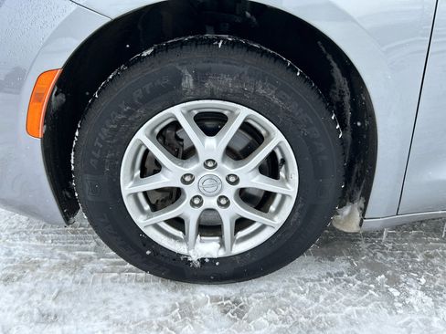 Used 2020 Chrysler Voyager Lxi image 32