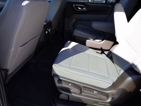 Used 2021 GMC Yukon XL SLT w/ SLT Luxury Plus Package image 17