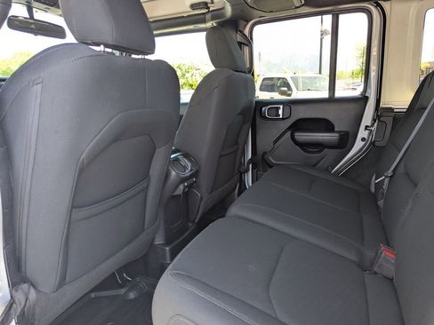 Used 2023 Jeep Wrangler Unlimited AWD/4WD image 28