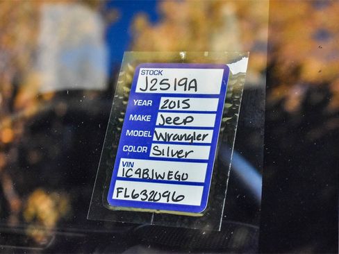 Used 2015 Jeep Wrangler Unlimited Sahara image 27