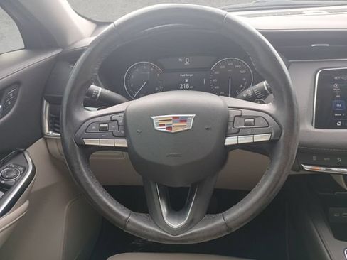 Used 2021 Cadillac XT4 Luxury w/ Cold Weather Package FWD image 21