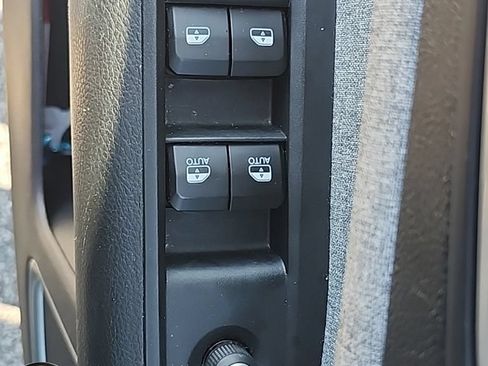 Certified 2024 Jeep Compass Latitude AWD/4WD image 17