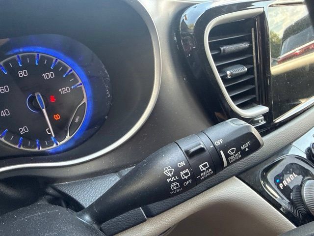 Used 2022 Chrysler Pacifica Touring-L FWD image 27