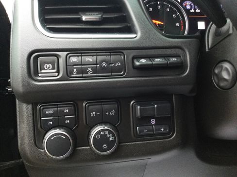 Used 2021 Chevrolet Tahoe Premier w/ Premium Package image 13