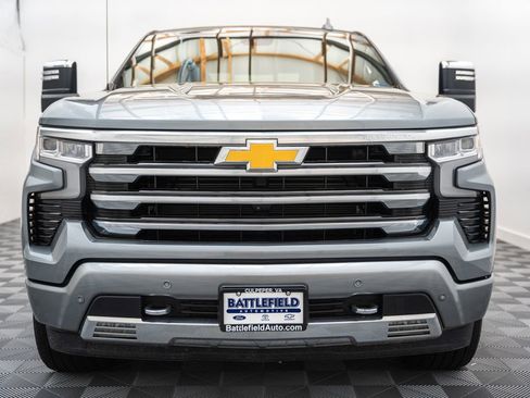 Used 2024 Chevrolet Silverado 1500 High Country w/ High Country Premium Package AWD/4WD image 2