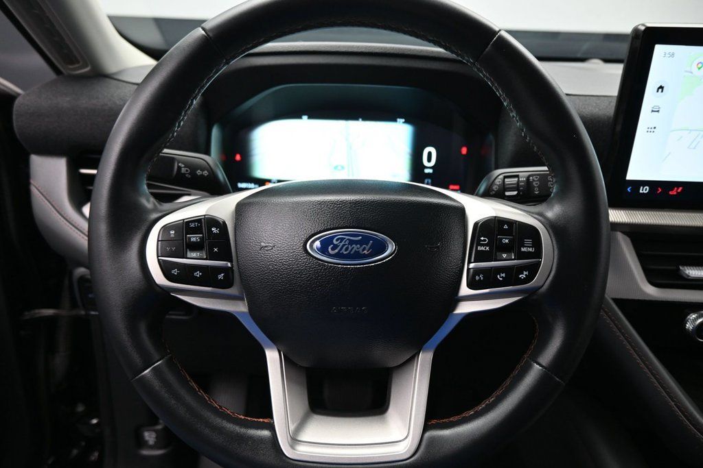 Used 2025 Ford Explorer Active AWD/4WD image 14